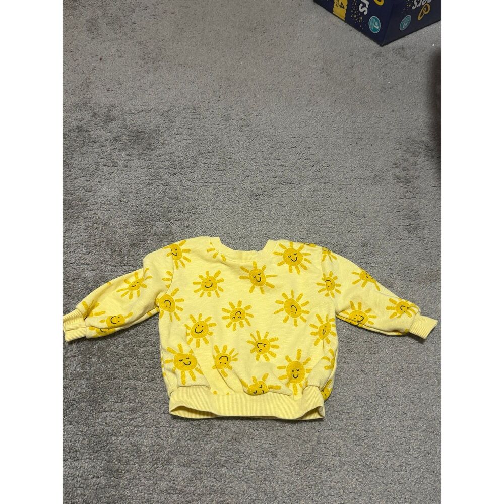 Old Navy Sunshine Baby Girl Crewneck Size 6-12 Month